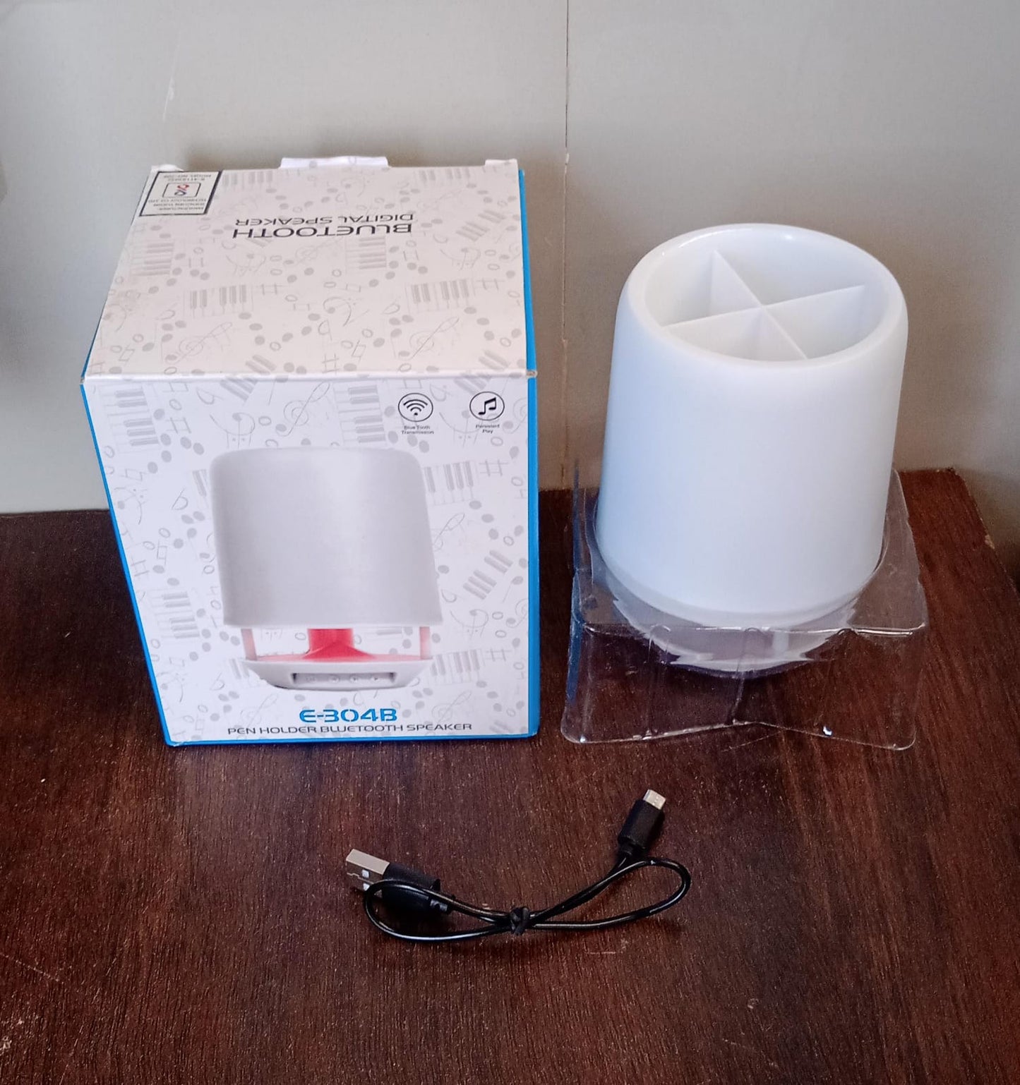 Multifunctional 4 Compartment Pen Holder with Bluetooth Speaker 5 W / Night Lamp Smart Color Changing Pen Stand